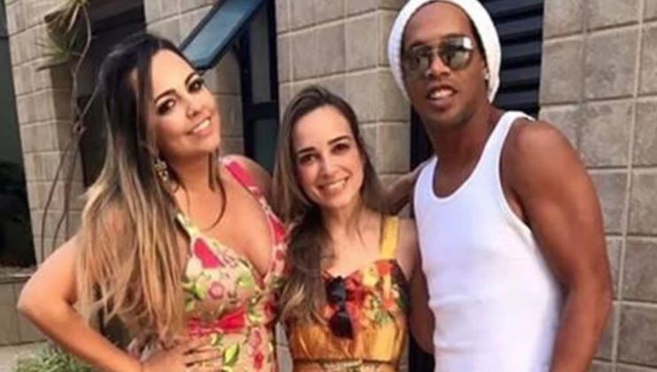 Ronaldinho se casará con dos mujeres en agosto. (Foto Prensa Libre: Redes sociales)