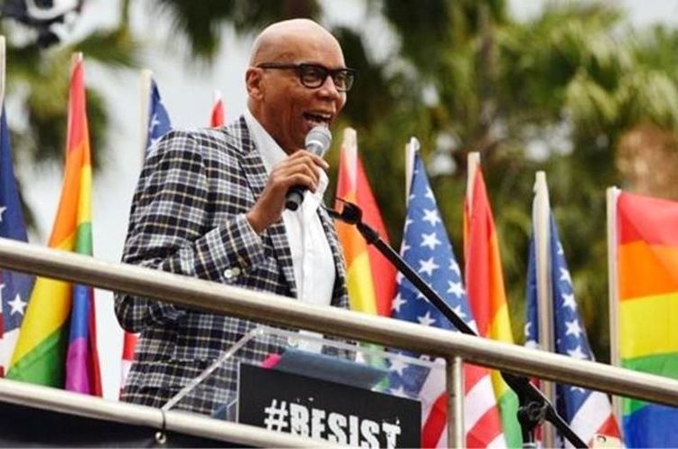Introvertidos como RuPaul (que dice hacerse pasar por extrovertido) tienden a ser más concretos. GETTY IMAGES