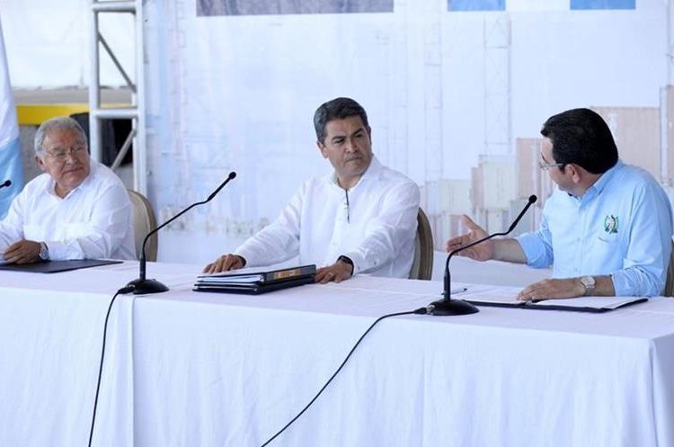 Presidentes del Triángulo Norte evalúan seguridad y unión aduanera