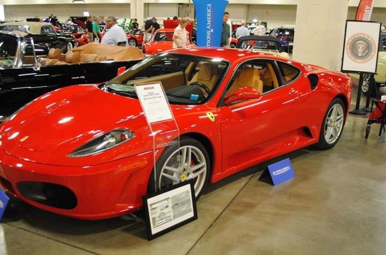 El F 430 es uno de los automóviles más lujosos del mundo. (Foto Prensa Libre: Hemeroteca PL)