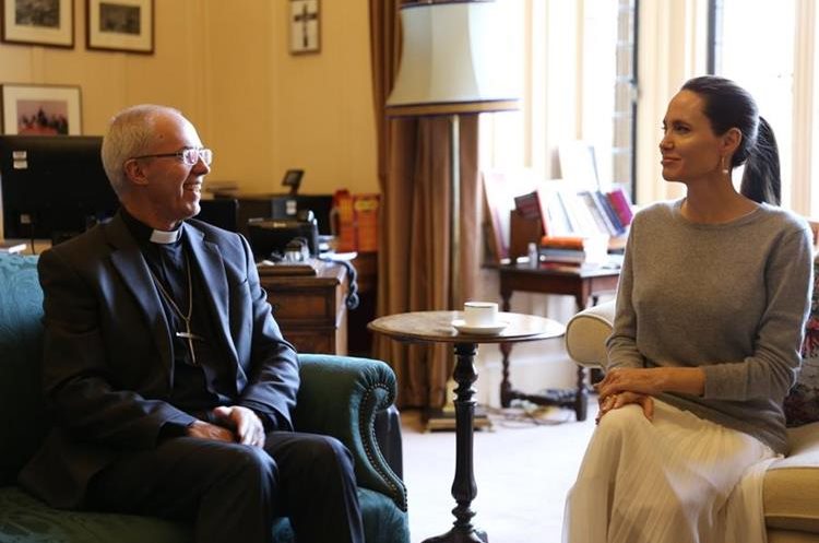 Jolie se reunió con el arzobipo Justin Welby. (Foto Prensa Libre: @JustinWelby)