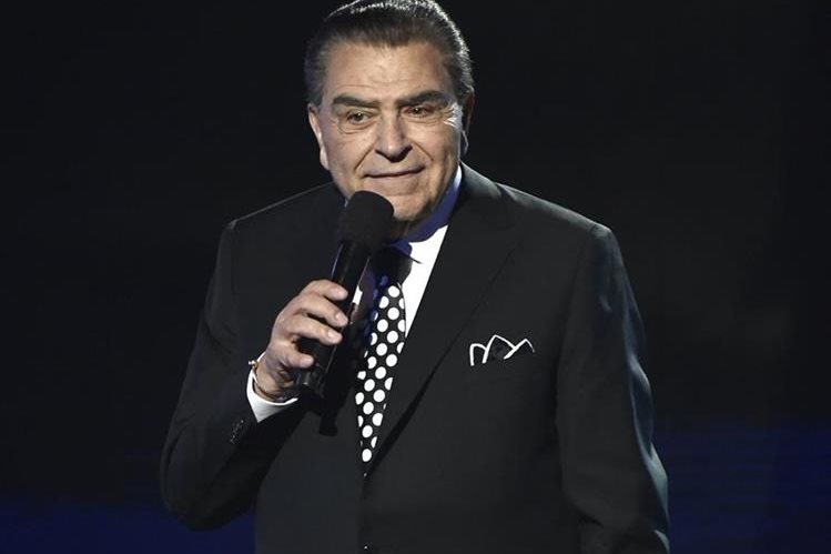 Don Francisco señaló que con su trabajo los hispanos han trabajado hacen grande a Estados Unidos. (Foto Prensa Libre: AP)