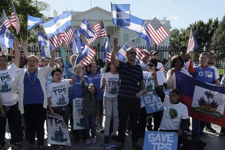 El TPS de El Salvador fue otorgado en marzo de 2001 como respuesta humanitaria tras los terremotos del 13 de enero y el 13 de febrero de ese año. (Foto Prensa Libre: AFP)