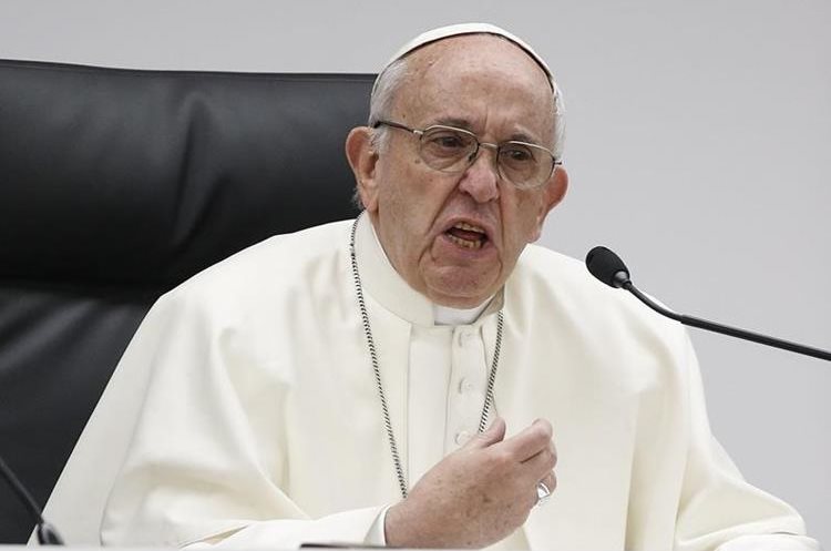 Quienes pagan por relaciones sexuales son criminales: papa Francisco