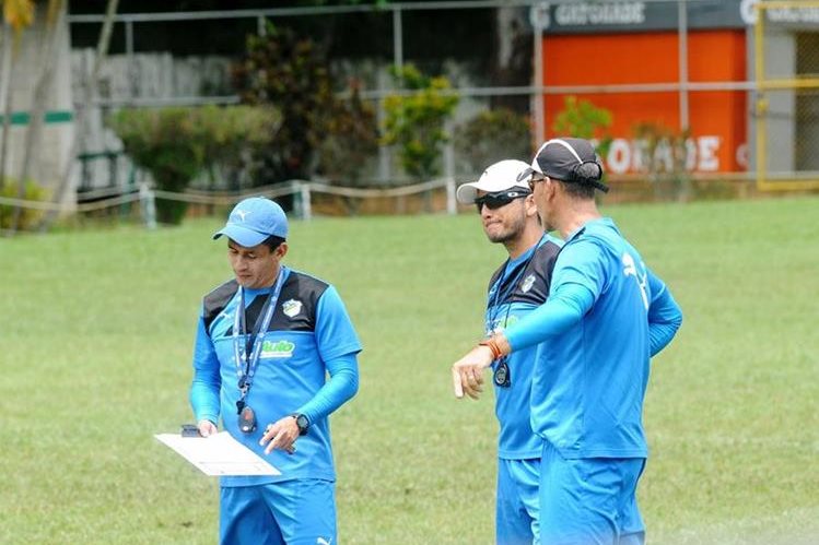 El cuerpo técnico de Comunicaciones no la pasa bien en el Apertura 2017, pues alcanza tres derrotas consecutivas. (Foto Prensa Libre: Edwin Fajardo).