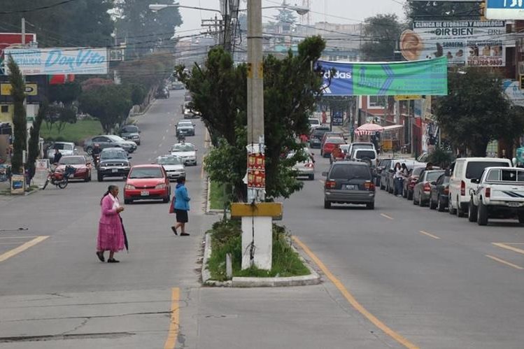 Los marquenses que se encontraban en las calles se alarmaron por el temblor. Foto Prensa Libre: Whitmer Barrera.