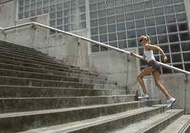 Siempre hay oportunidad para subir escaleras, lo que ayuda a hacer actividad física.
