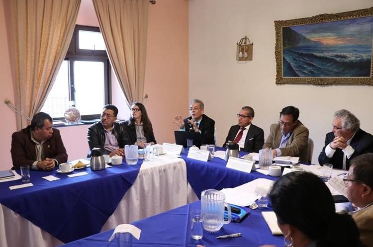 Juez Miguel Ángel Gálvez participa en taller con abogados de Quetzaltenango, este sábado 8 de julio. (Foto Prensa Libre: María José Longo)