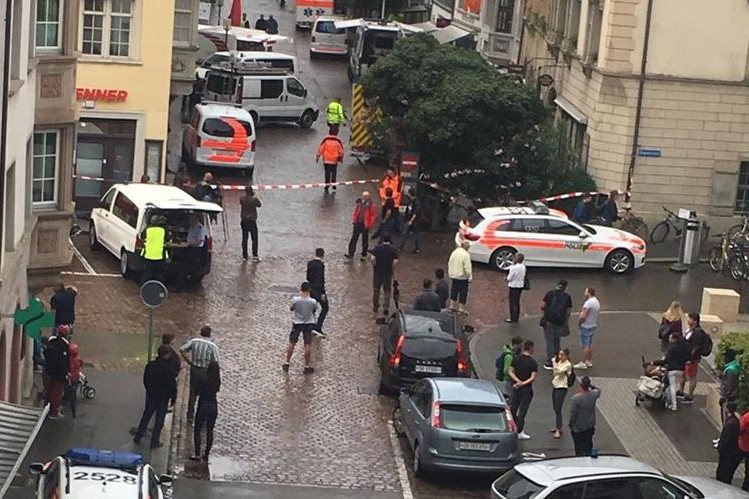 Hombre con una motosierra deja 5 personas heridas en Suiza