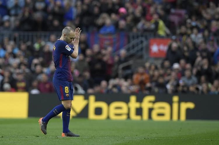 Andrés Iniesta espera poder aportar en la vuelta de octavos de final de la Liga de Campeones de Europa contra Chelsea. (Foto Prensa Libre: AFP)