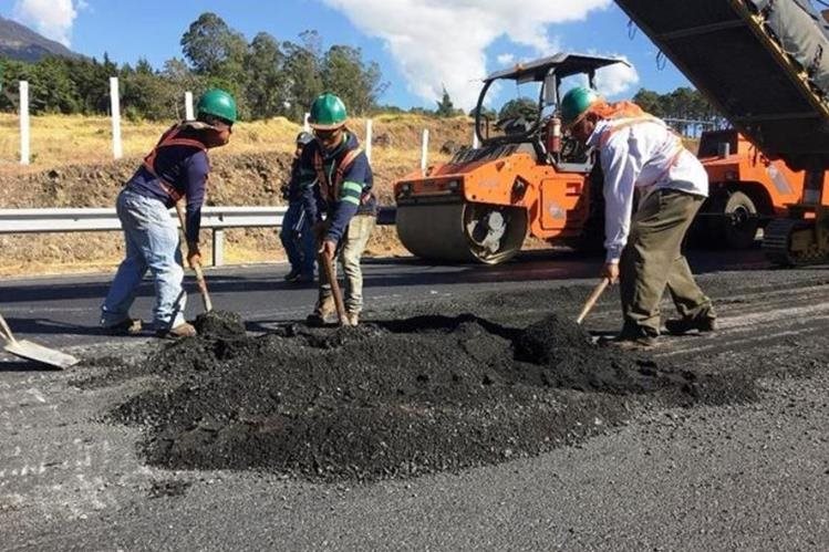 Los nueve empresarios deben ejecutar siete proyectos de infraestructura vial en los que deberán colocar un cartel que señala que se realizan en cumplimiento de la condena por el caso "Construcción y Corrupción". (Foto Prensa Libre: Hemeroteca)