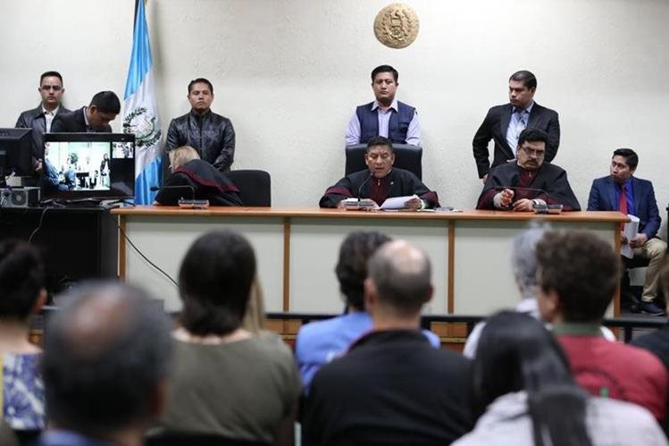 Tribunal de Mayor Riesgo C lee sentencia en contra de militares acusados por la desaparición forzada de Marco Antonio Molina Theissen. (Foto Prensas Libre: Paulo Raquec)