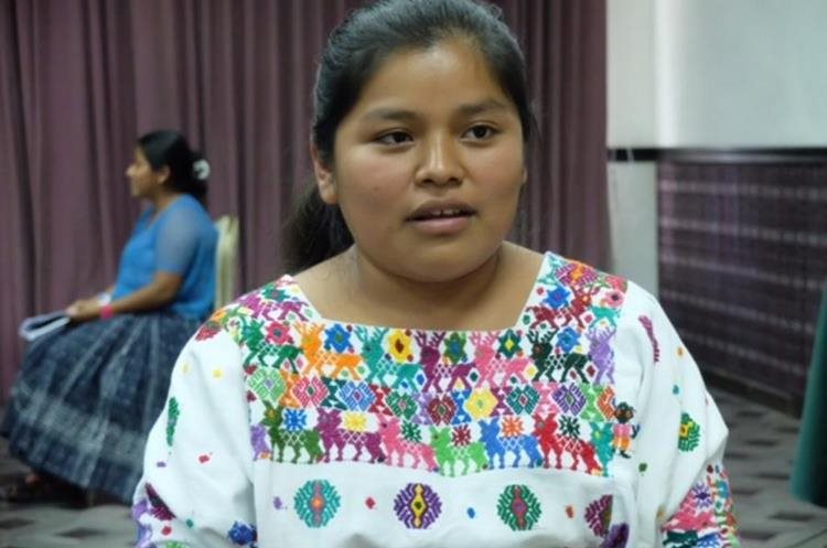 Modesta Ical, es voluntaria imparte charlas de educación sexual a jóvenes indígenas. (Foto Prensa Libre: Reuters)