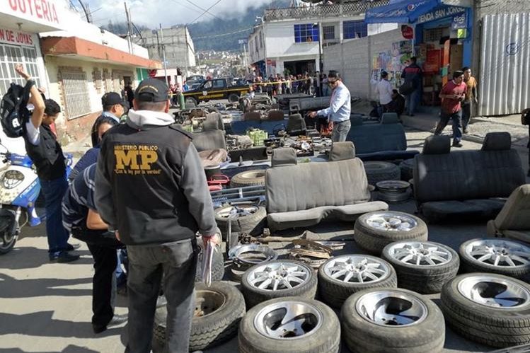 Aunque la PNC efectÃºa operativos frecuentes, vecinos de Quetzaltenango seÃ±alan que el robo de vehÃ­culos no se detiene. (Foto Prensa Libre: Carlos Ventura)