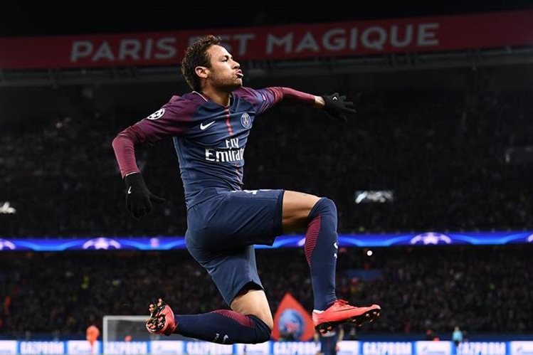 Neymar viajó a Brasil, desconocen su retorno a Francia