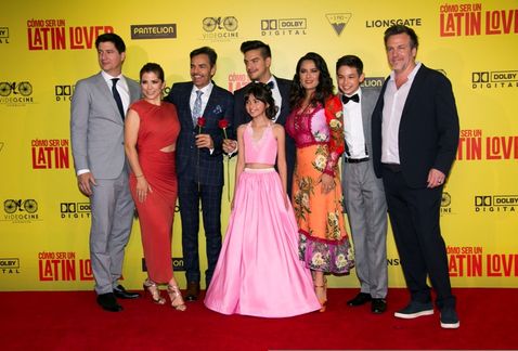 Elenco de la película Cómo ser un latin lover. (Foto Prensa Libre: milenio.com)