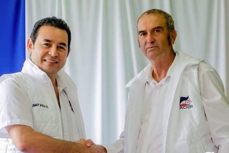 El diputado Víctor Cruz junto al presidente Jimmy Morales durante la campaña electoral.(Foto Prensa Libre: Facebook)