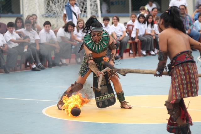 Integrantes del Programa de Juegos y Autóctonos y Tradicionales Pelota Maya del Ministerio de Cultura y Deportes. (Foto: Hemeroteca PL)