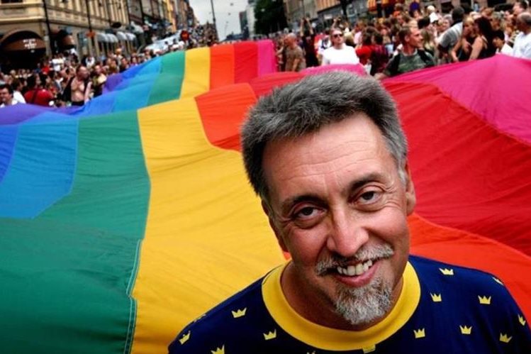 Muere a los 65 años Gilbert Baker creador de la bandera arcoíris símbolo de la comunidad LGTB