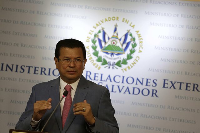 El Salvador quiere lograr estatus permanente de migrantes en EUA. (Foto Prensa Libre: DPA)