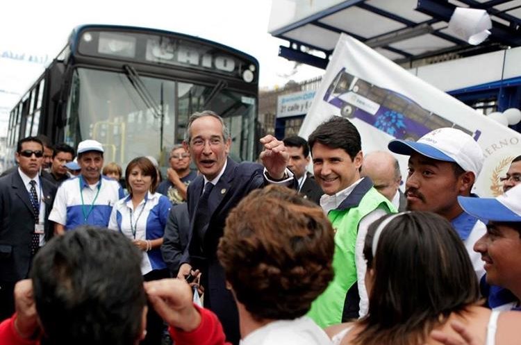 El proyecto del transurbano contó con el respaldo de funcionarios de la Municipalidad de Guatemala. (Foto Prensa Libre: Gobierno Álvaro Colom)