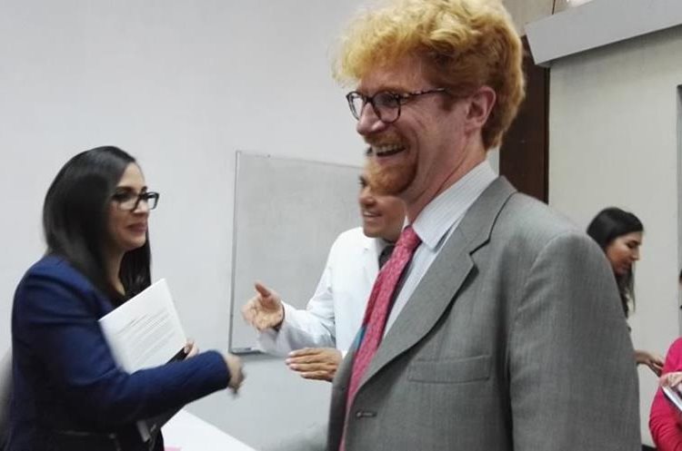 La organización Human Rights Watch presentó estudio sobre condiciones de vida de enfermos terminales. (Foto Prensa Libre: Roni Pocón)