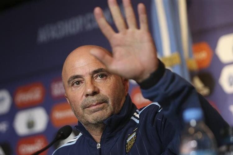 Sampaoli sorprendió con su primer equipo
