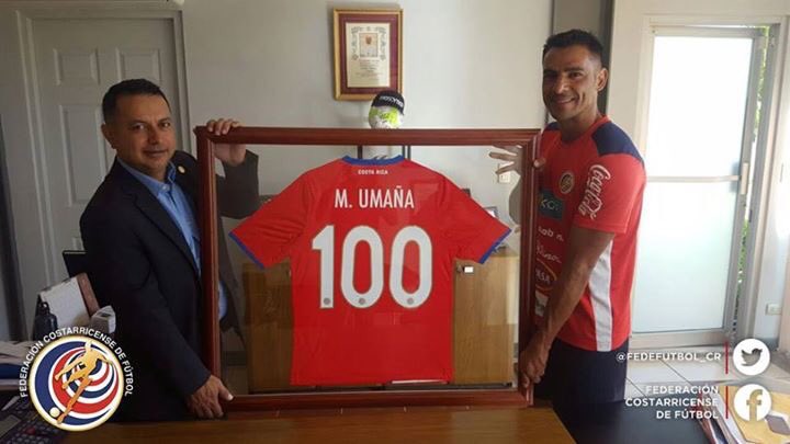 Michael Umaña fue homenajeado por sus 100 partidos con La Sele