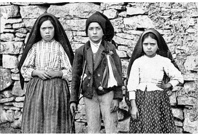 Los tres videntes de Fátima: Lucía, Francisco y Jacinta fueron captados luego de las apariciones de Fátima en 1917. (Foto: Hemeroteca PL)