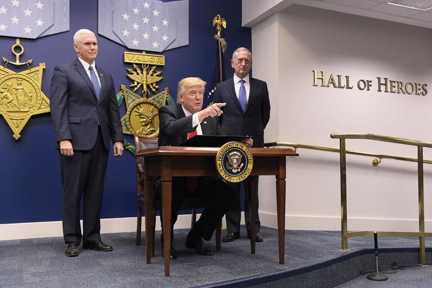 Trump firmó decreto contra musulmanes radicales que lleguen a EE. UU. (AFP)
