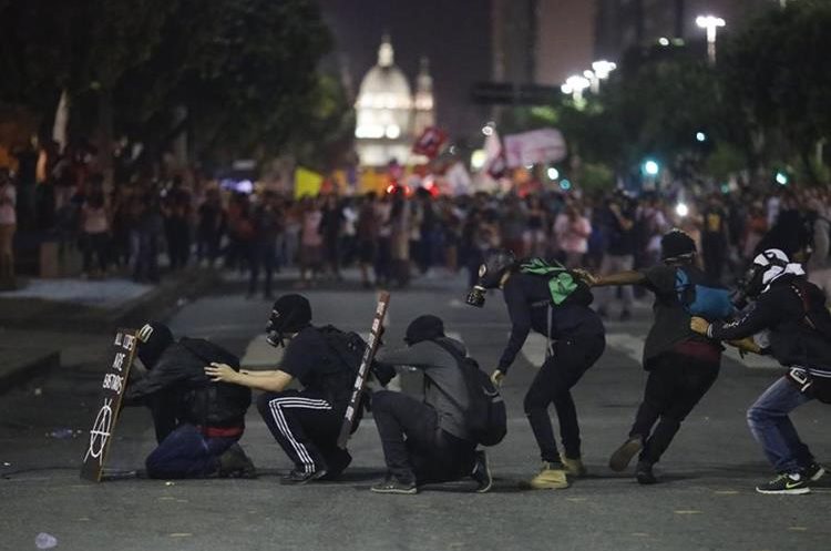 Protestas en Río de Janeiro, Brasil, por escándalo de corrupción. (AP)