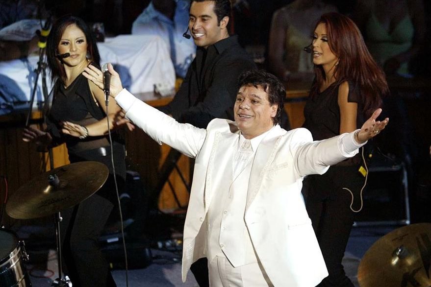 Juan Gabriel durante una presentación, en 2005, en Querétaro. (Foto Prensa Libre: Hemeroteca PL)