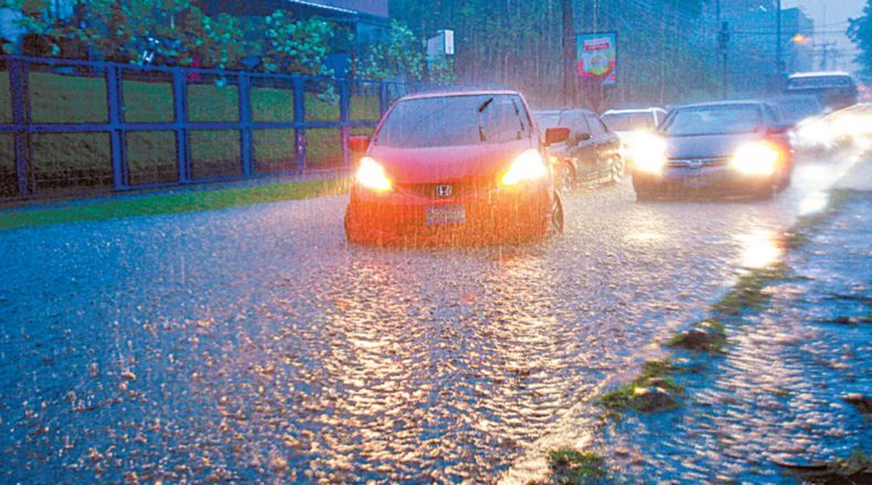 En El Salvador, Nate causa fuertes lluvias. (Foto: cortesía La Prensa Gráfica)