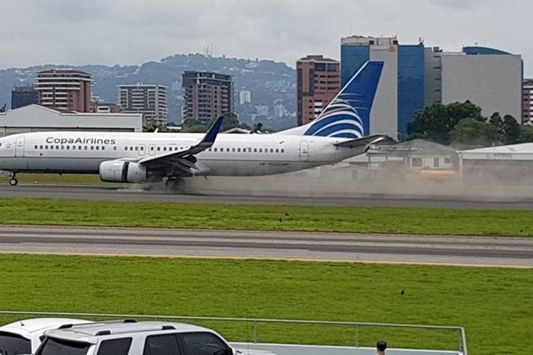 Copa Airlines indicó que sus pasajeros tienen la posibilidad de realizar cambios de fecha en sus itinerarios sin penalidad, para vuelos desde y hacia Ciudad de Guatemala. (Foto Prensa Libre: DGAC)