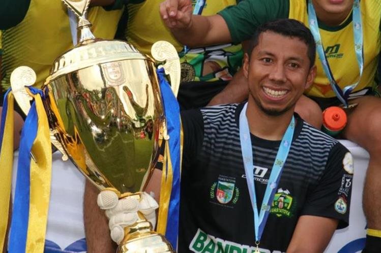 Paredes salió campeón en el reciente Torneo Clausura 2018 con Deportivo Guastatoya. (Foto Prensa Libre: Hemeroteca PL)