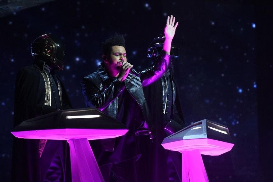 Daft Punk y The Weeknd causaron sensación en la gala número 29 de los Grammy.(Foto Prensa Libre: AFP).